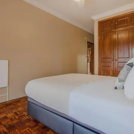 Cantinho Em Cascais, Spacious 3br With Balconies Cascais