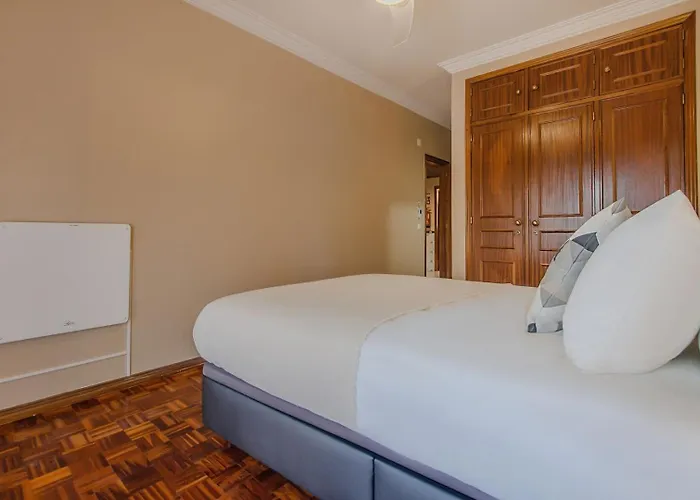 Cantinho Em Cascais, Spacious 3br With Balconies Cascais