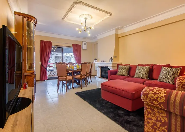 Cantinho Em Cascais, Spacious 3br With Balconies Daire Cascais
