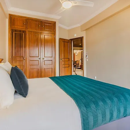 Cantinho Em Cascais, Spacious 3br With Balconies Apartment *